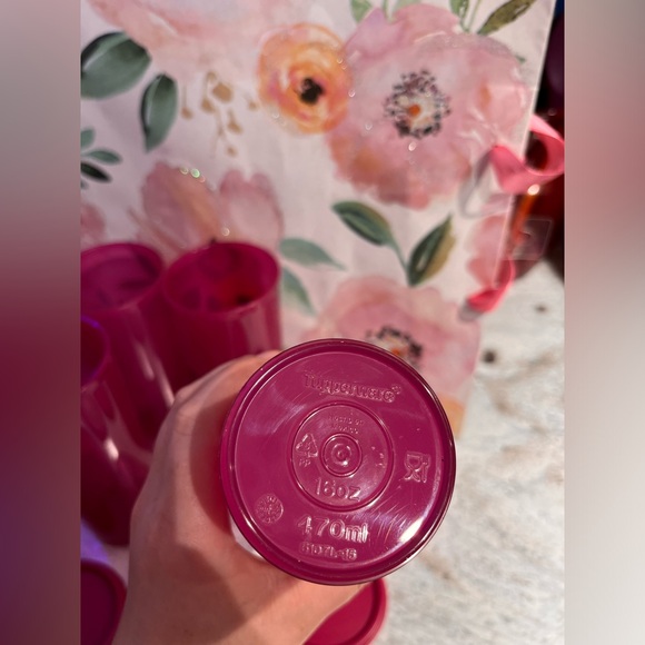 4 Tupperware cups with lid 💕 - Picture 3 of 6